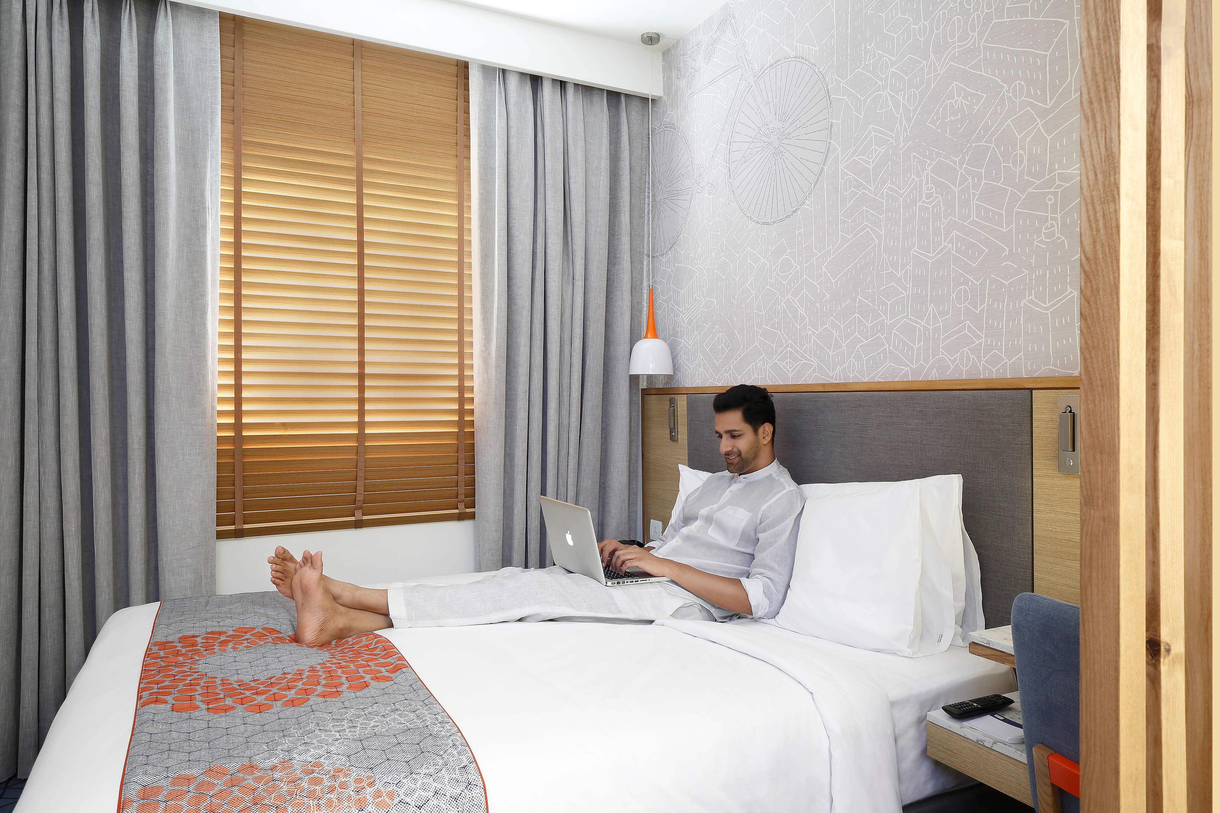 Holiday Inn Express Gurugram Sector 50 By Ihg Gurgaon Exterior foto