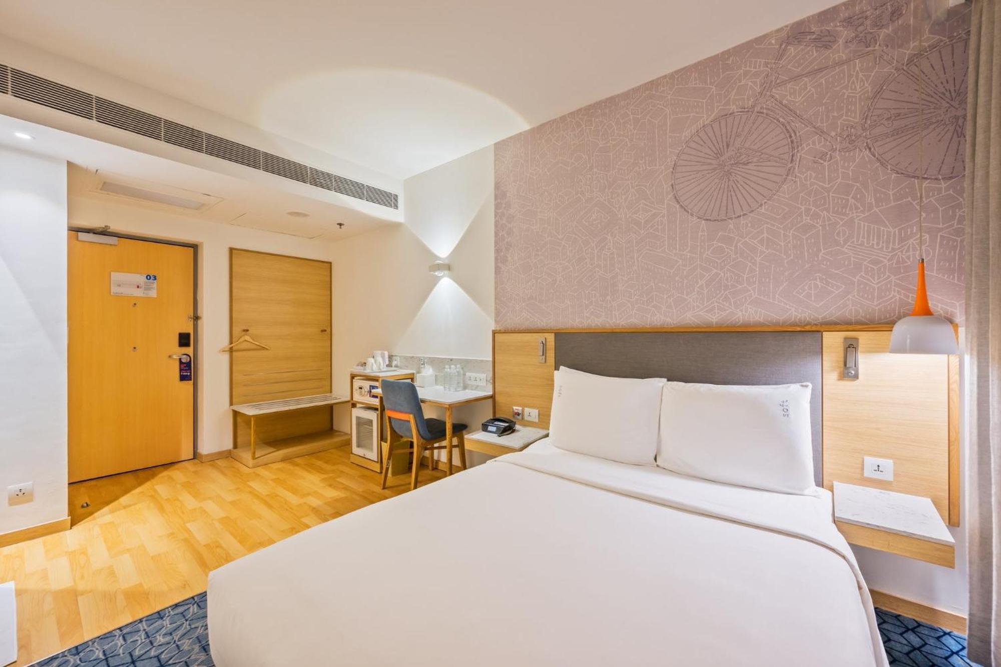 Holiday Inn Express Gurugram Sector 50 By Ihg Gurgaon Exterior foto