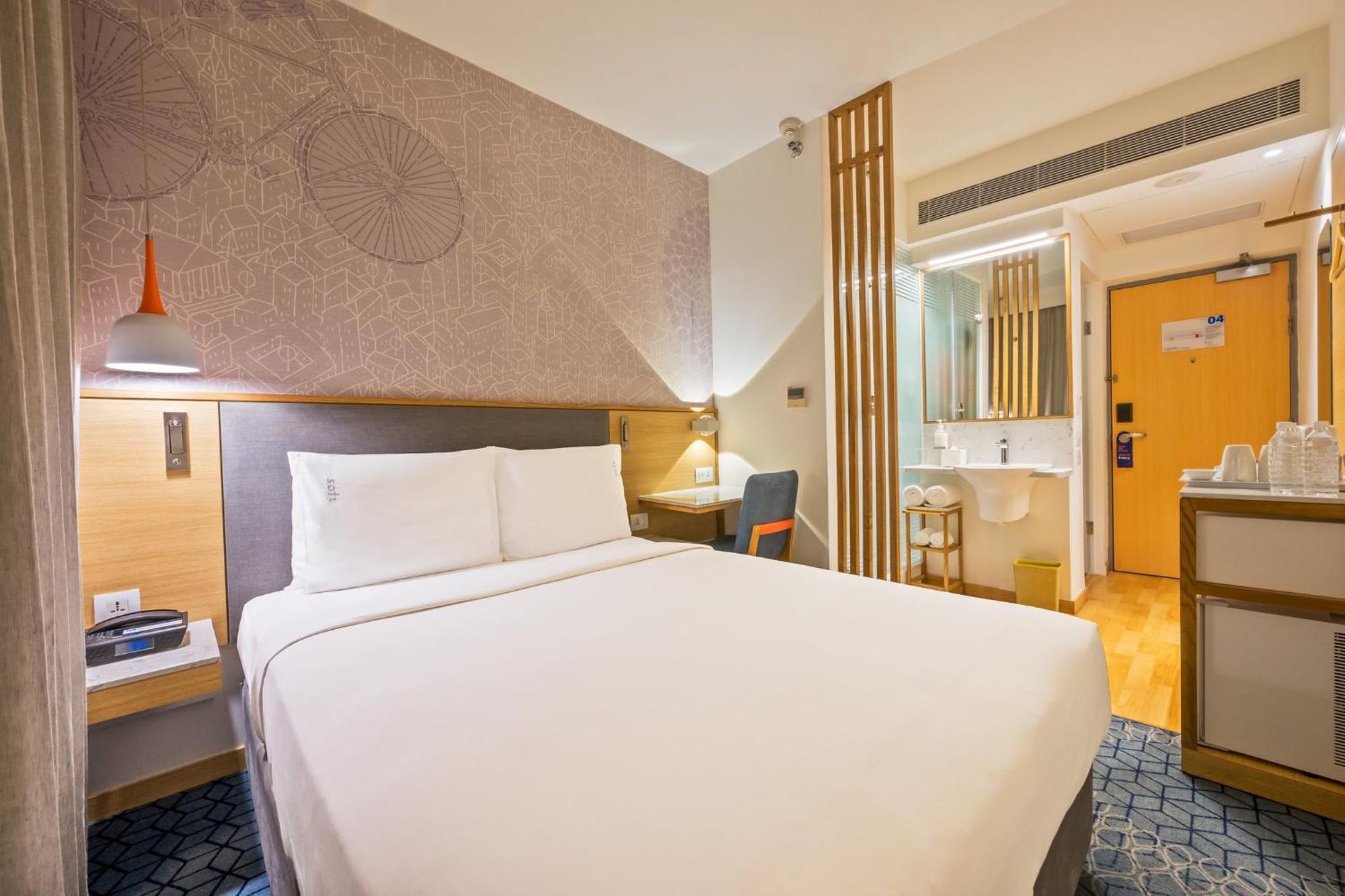 Holiday Inn Express Gurugram Sector 50 By Ihg Gurgaon Exterior foto
